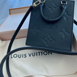Louis Vuitton Petit Sac Plat.